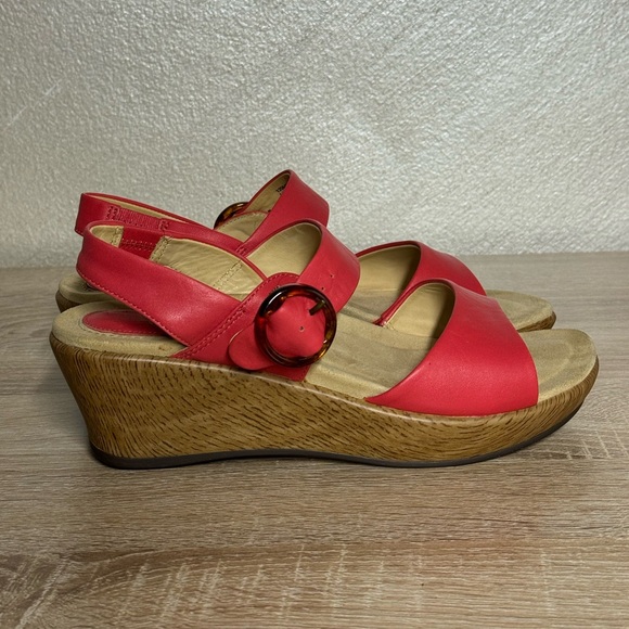 Dansko Adele Nappa Coral Leather Size 38 US 7.5 Wedge Buckle Slingback Sandals - Picture 3 of 13
